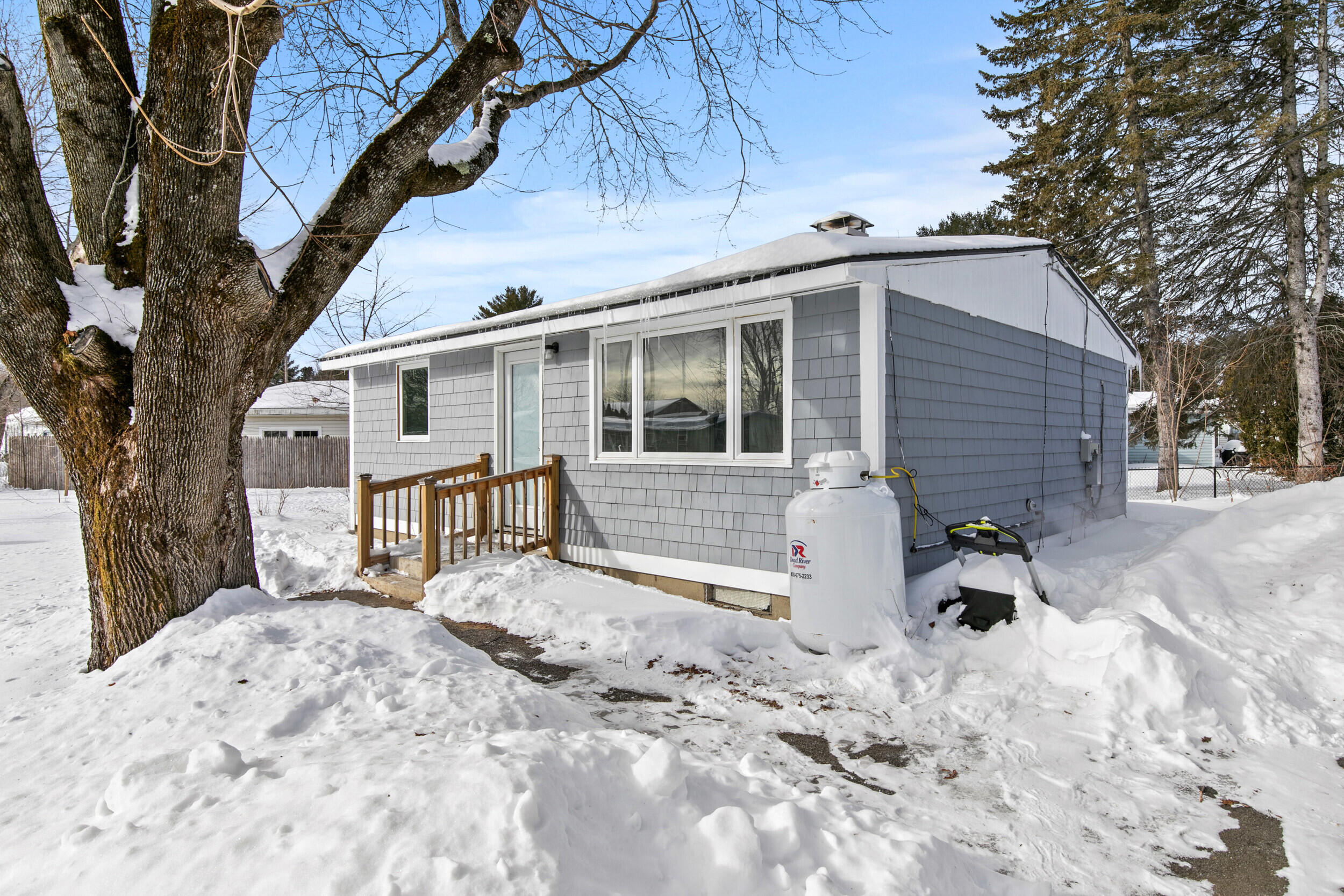 15 Sterling Road Auburn ME 04210