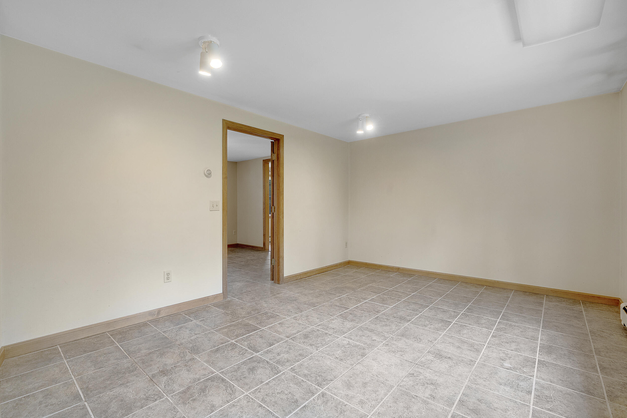 31 West Bay Bridge Road Topsham ME 04086