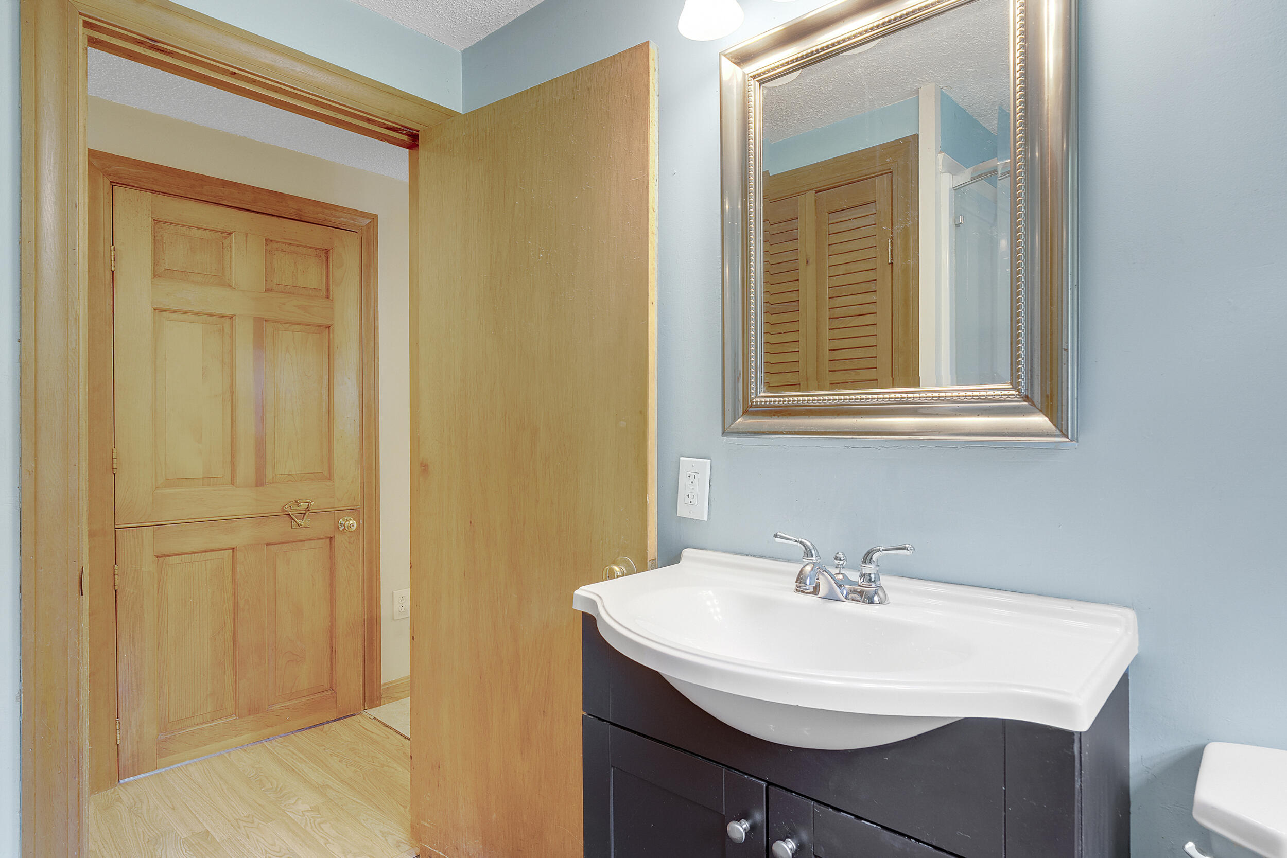 31 West Bay Bridge Road Topsham ME 04086