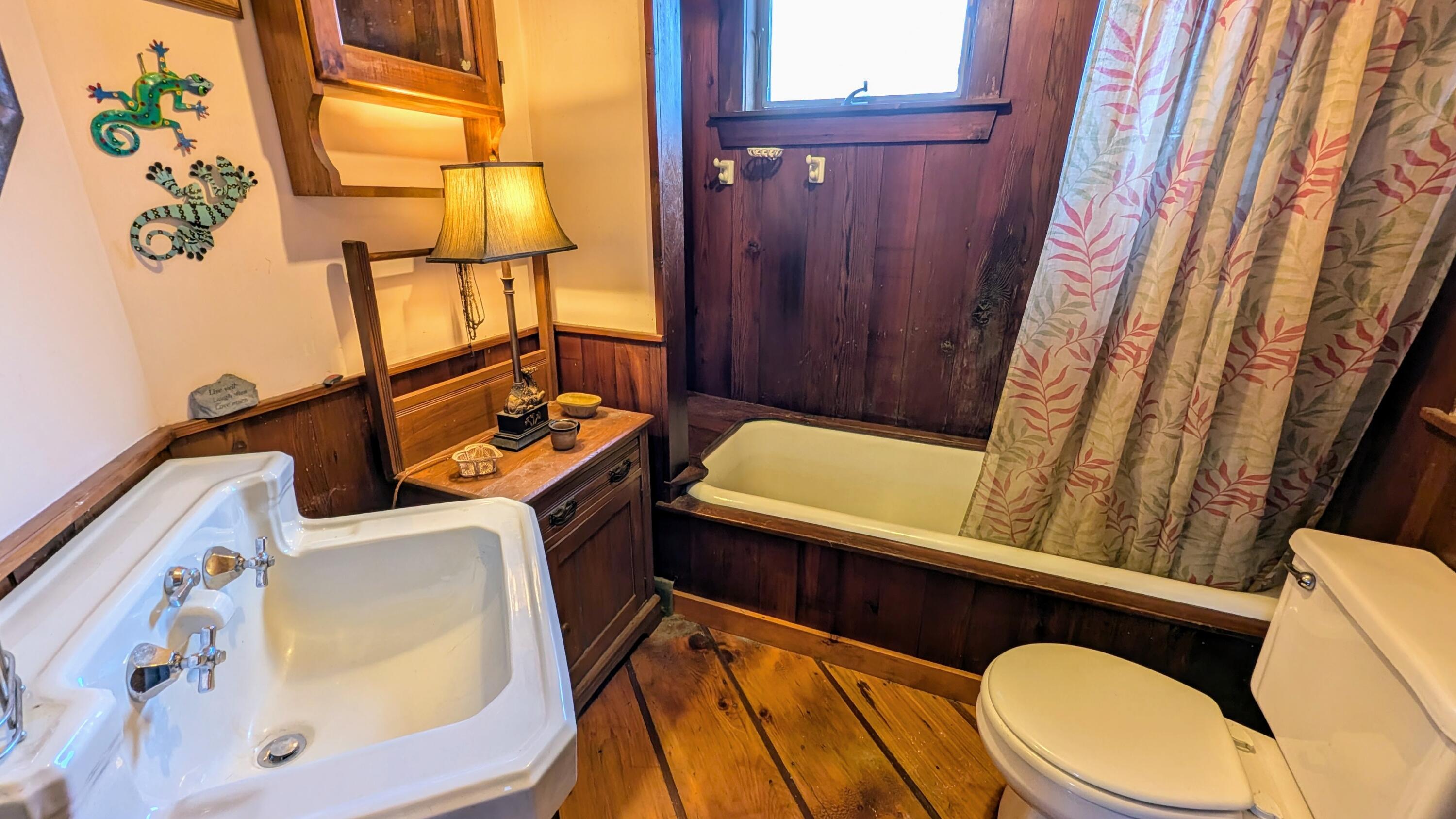 110 Narrow Gauge Road Coplin Plt ME 04982