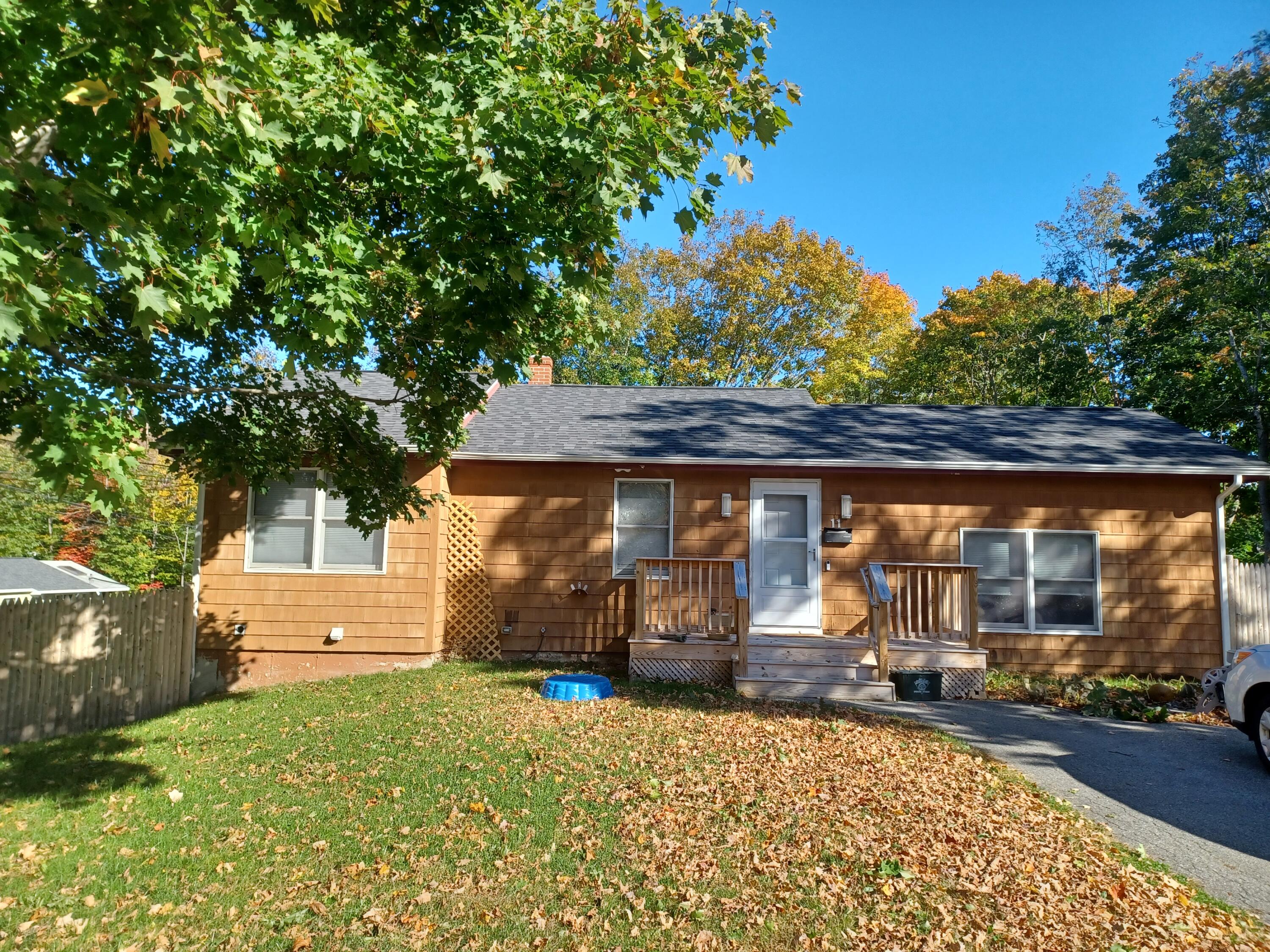 11 Woodlawn Avenue Auburn ME 04210