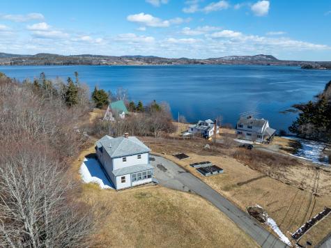 9 A Frame Lane Calais ME 04619