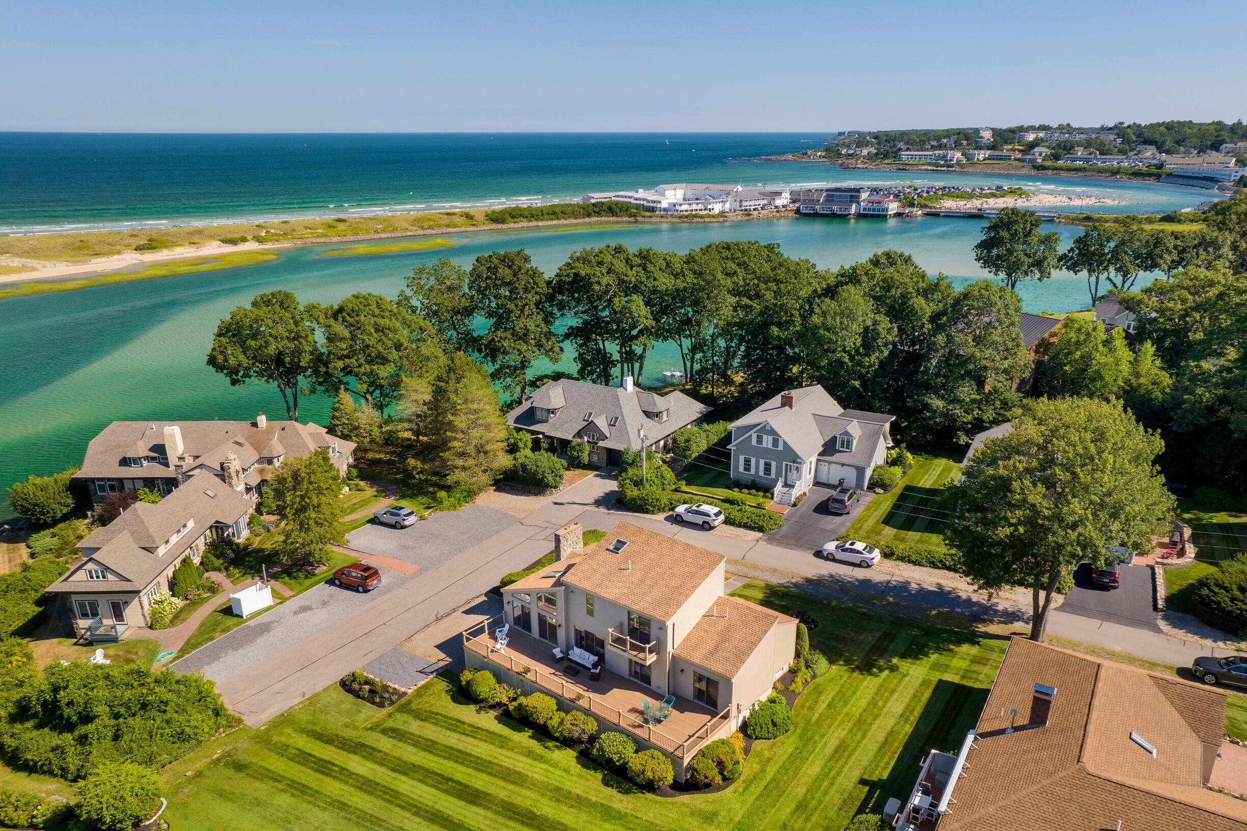 25 Fieldstone Lane Ogunquit, ME Real Estate Listing MLS 1555102.