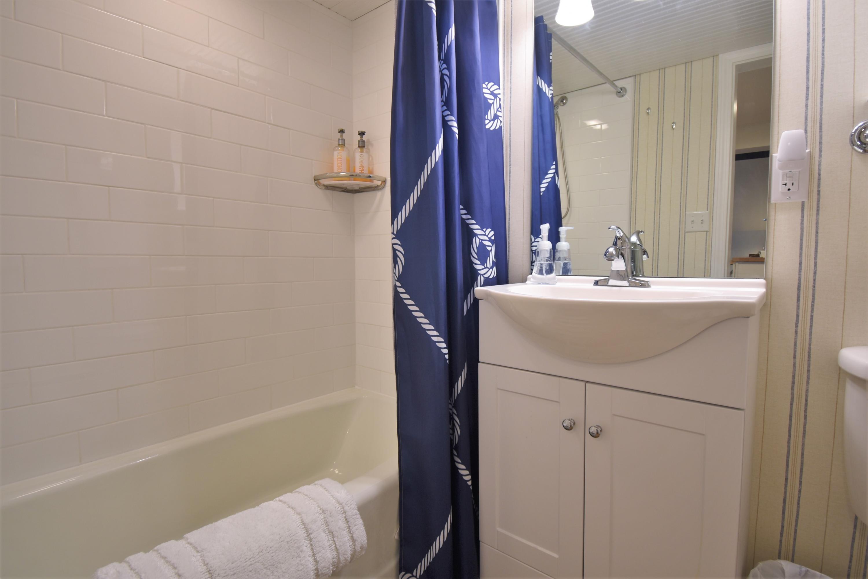 19 Bradbury Street Wiscasset ME 04578