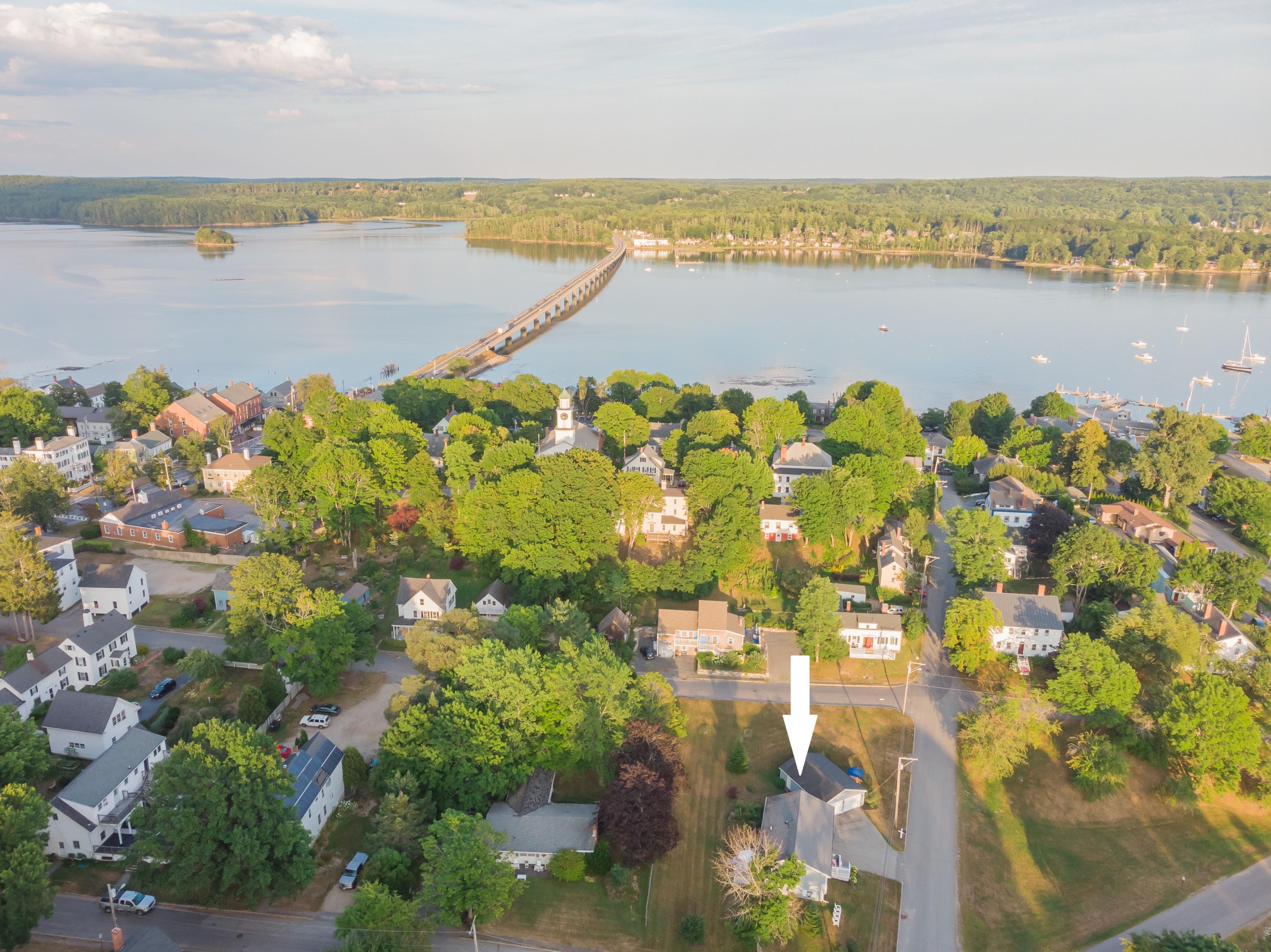 19 Bradbury Street Wiscasset ME 04578