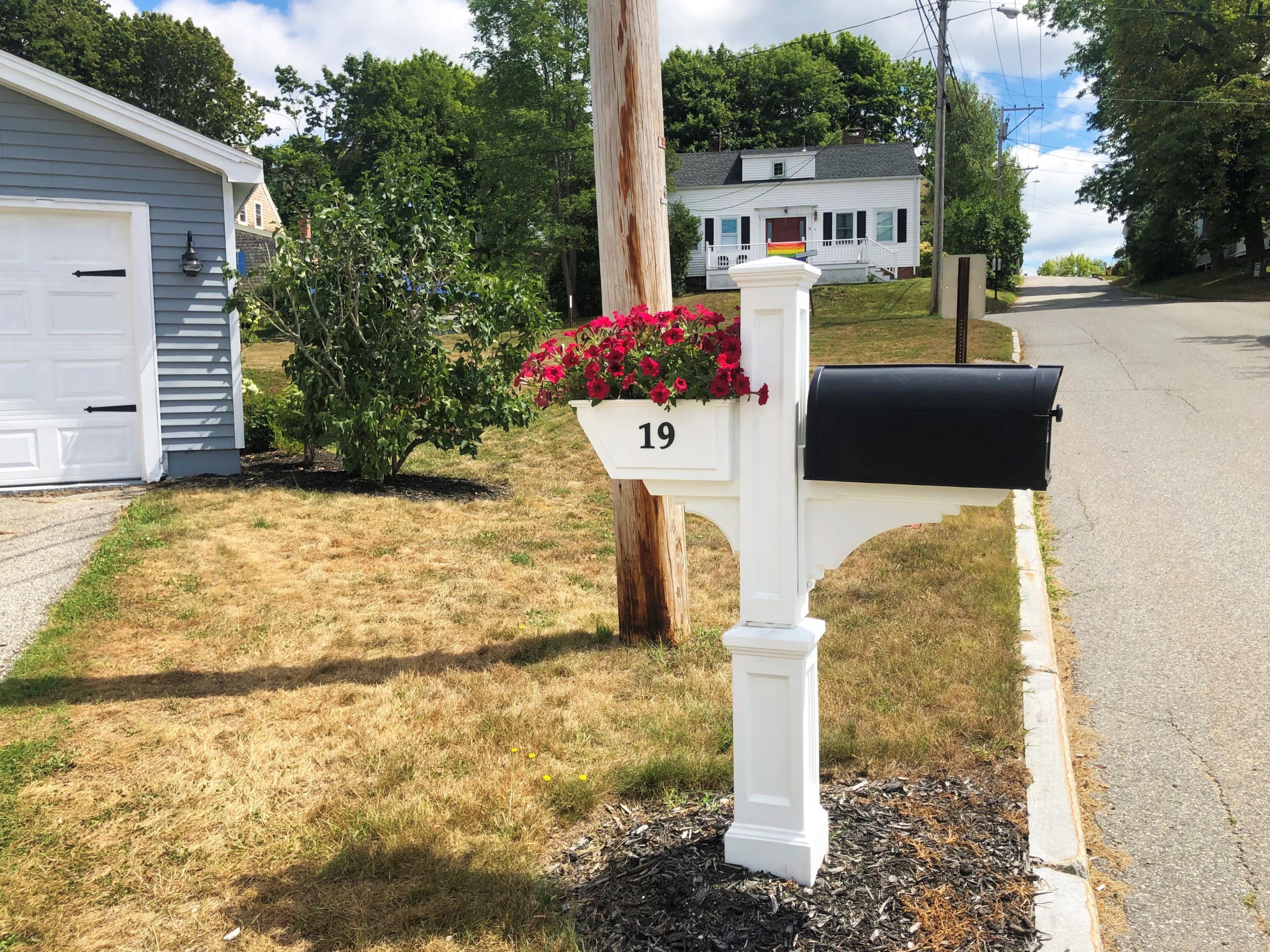19 Bradbury Street Wiscasset ME 04578