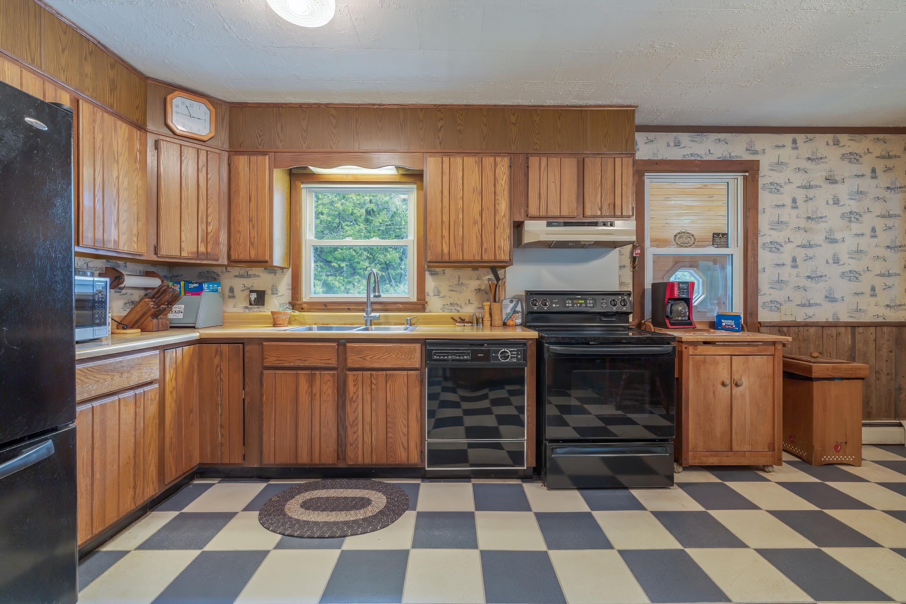 927 Pleasant Street Blue Hill ME 04614