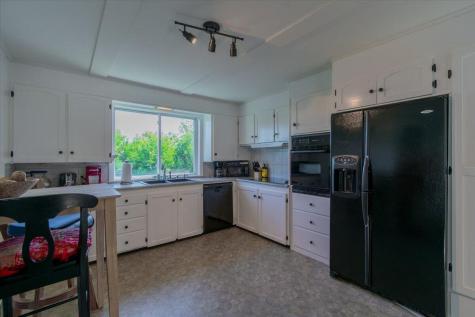 7 Everett Avenue Owls Head ME 04854