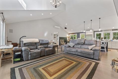 16 Meadowood Drive Hallowell ME 04347