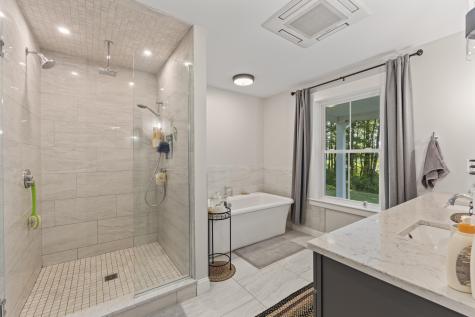 16 Meadowood Drive Hallowell ME 04347