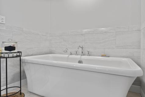 16 Meadowood Drive Hallowell ME 04347