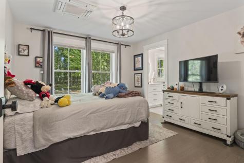 16 Meadowood Drive Hallowell ME 04347