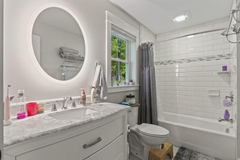 16 Meadowood Drive Hallowell ME 04347