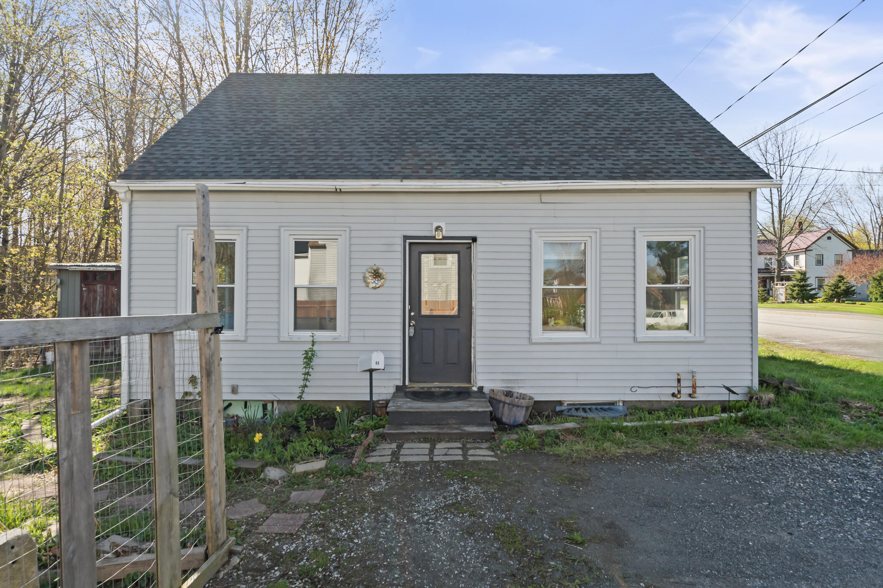 88 Spring Street Gardiner ME 04345