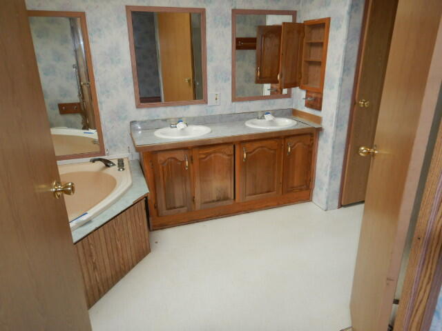 10 Heart Road Sebago ME 04029