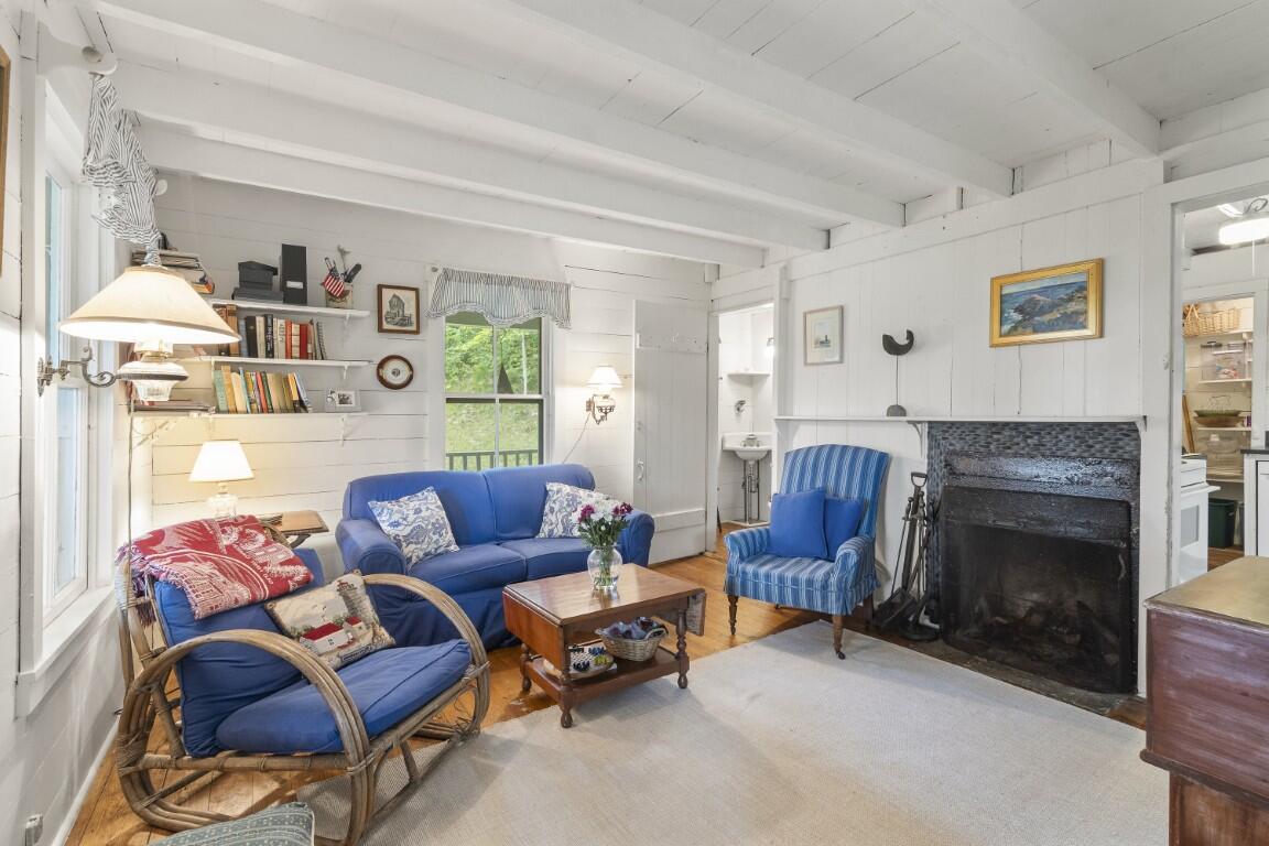 5 Massachusetts Avenue Boothbay ME 04544