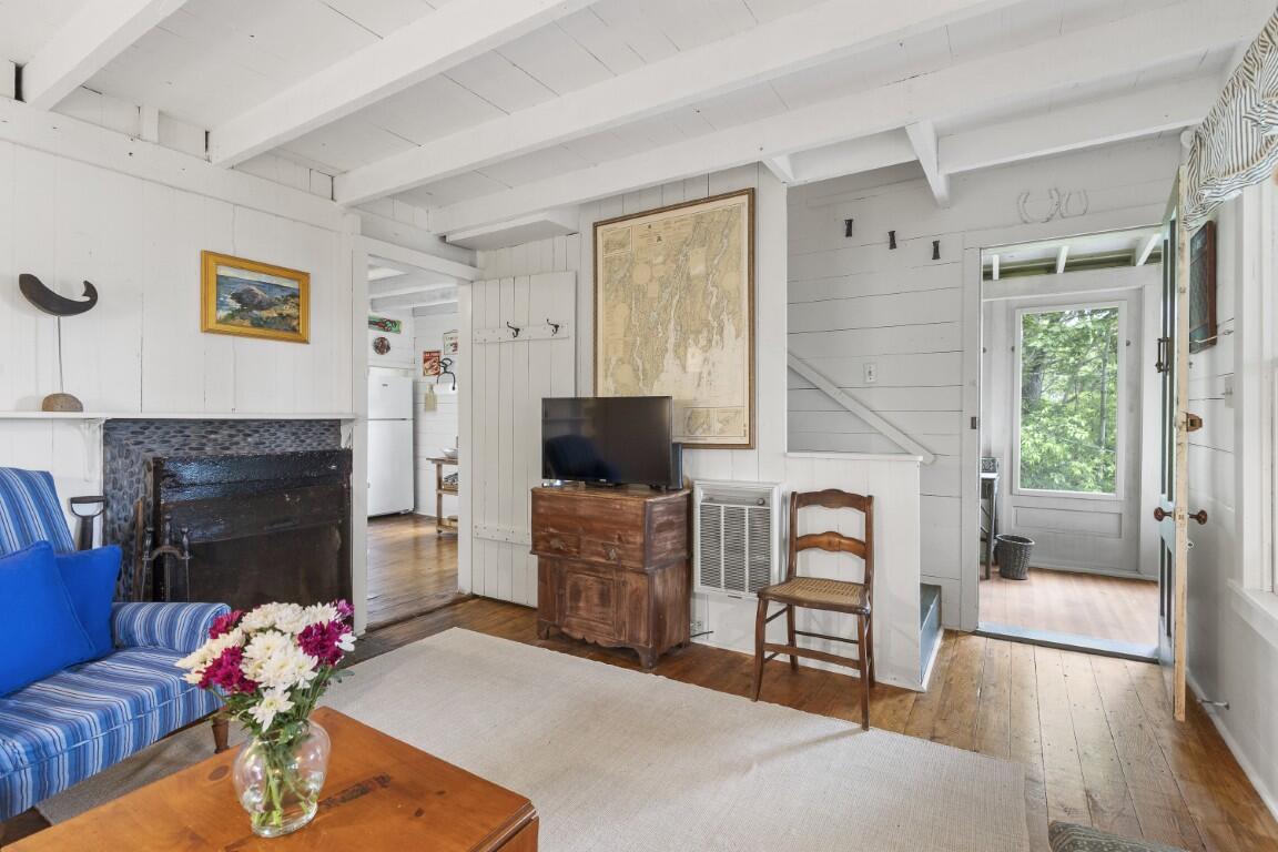 5 Massachusetts Avenue Boothbay ME 04544