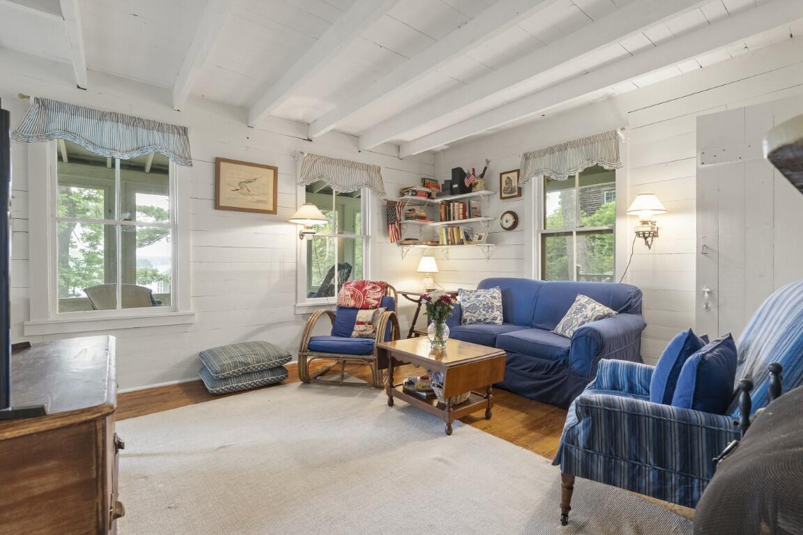 5 Massachusetts Avenue Boothbay ME 04544