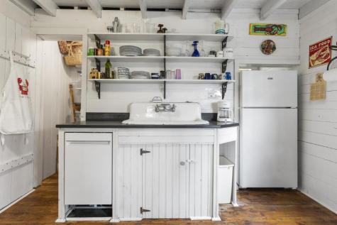 5 Massachusetts Avenue Boothbay ME 04544