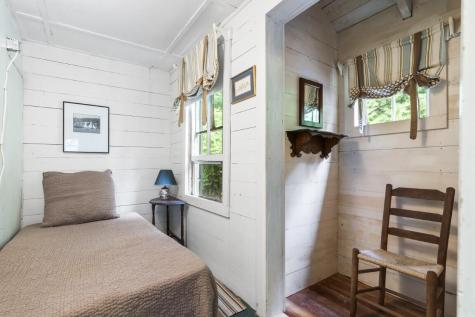 5 Massachusetts Avenue Boothbay ME 04544