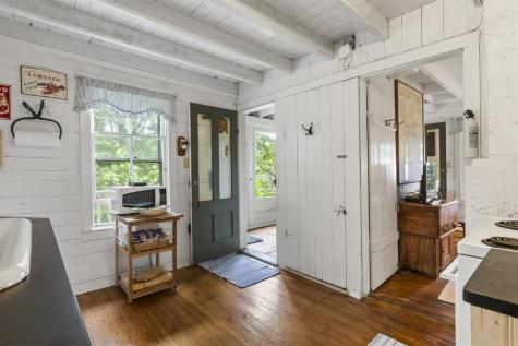 5 Massachusetts Avenue Boothbay ME 04544