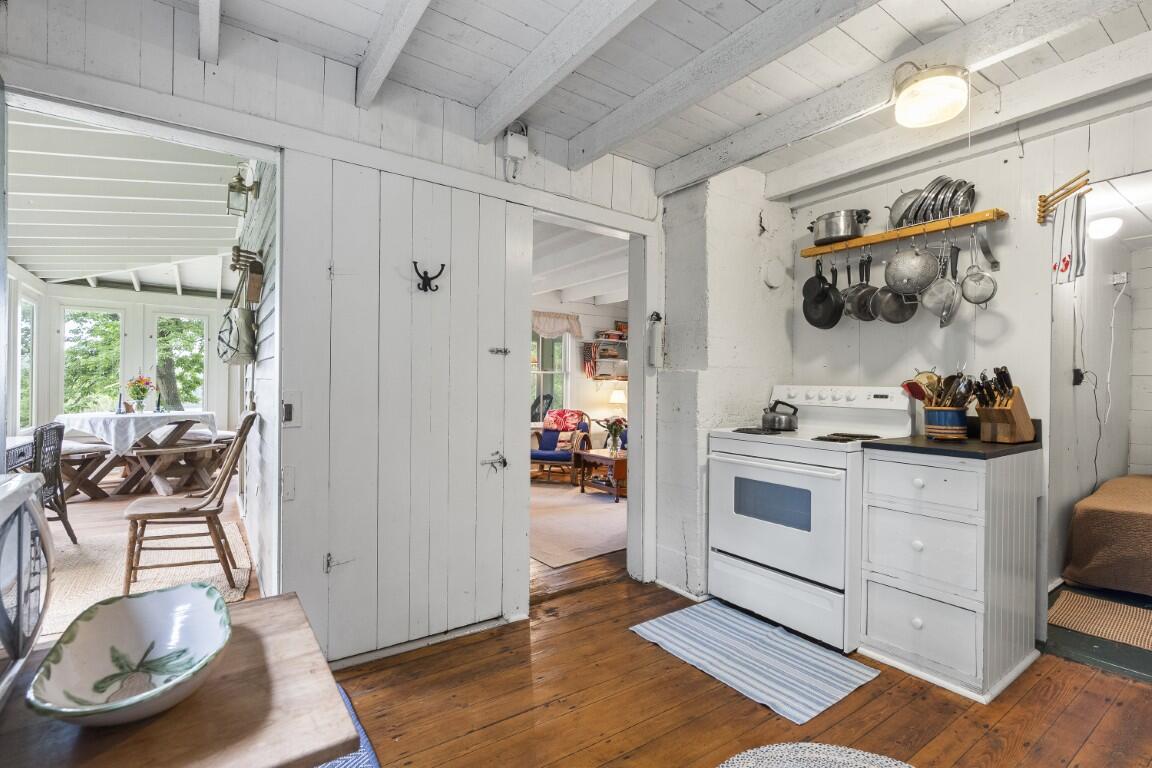 5 Massachusetts Avenue Boothbay ME 04544