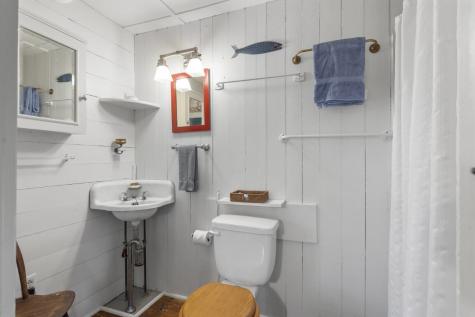 5 Massachusetts Avenue Boothbay ME 04544