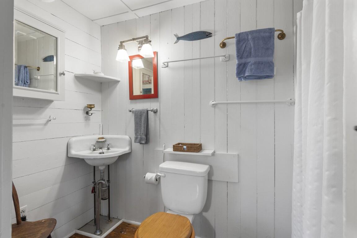 5 Massachusetts Avenue Boothbay ME 04544