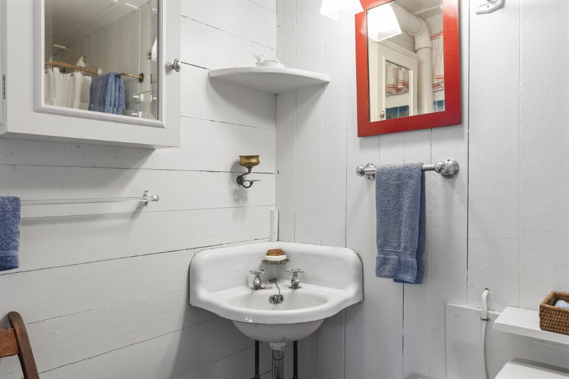 5 Massachusetts Avenue Boothbay ME 04544