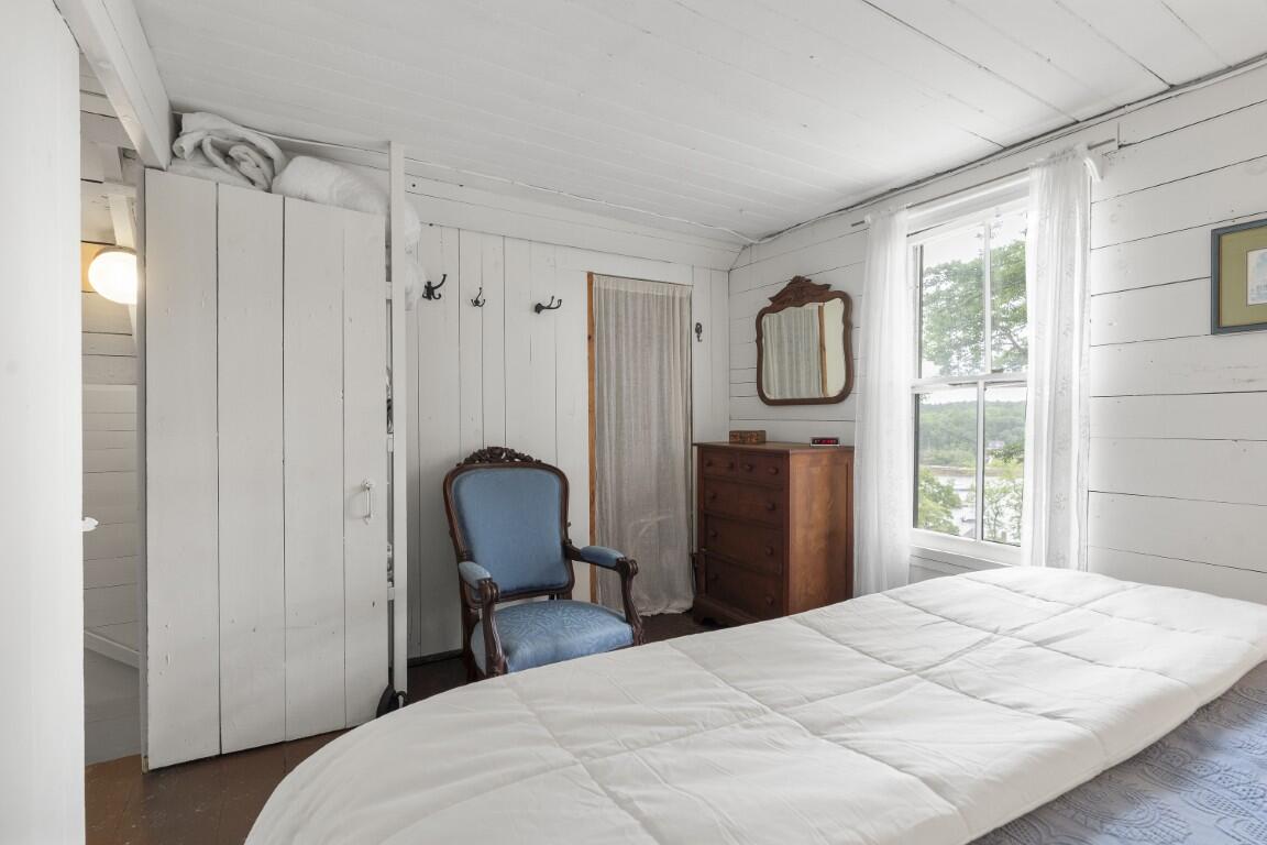 5 Massachusetts Avenue Boothbay ME 04544