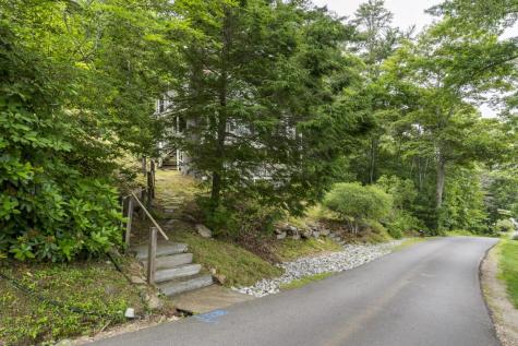5 Massachusetts Avenue Boothbay ME 04544