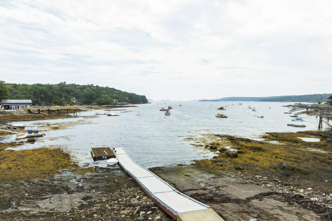 5 Massachusetts Avenue Boothbay ME 04544