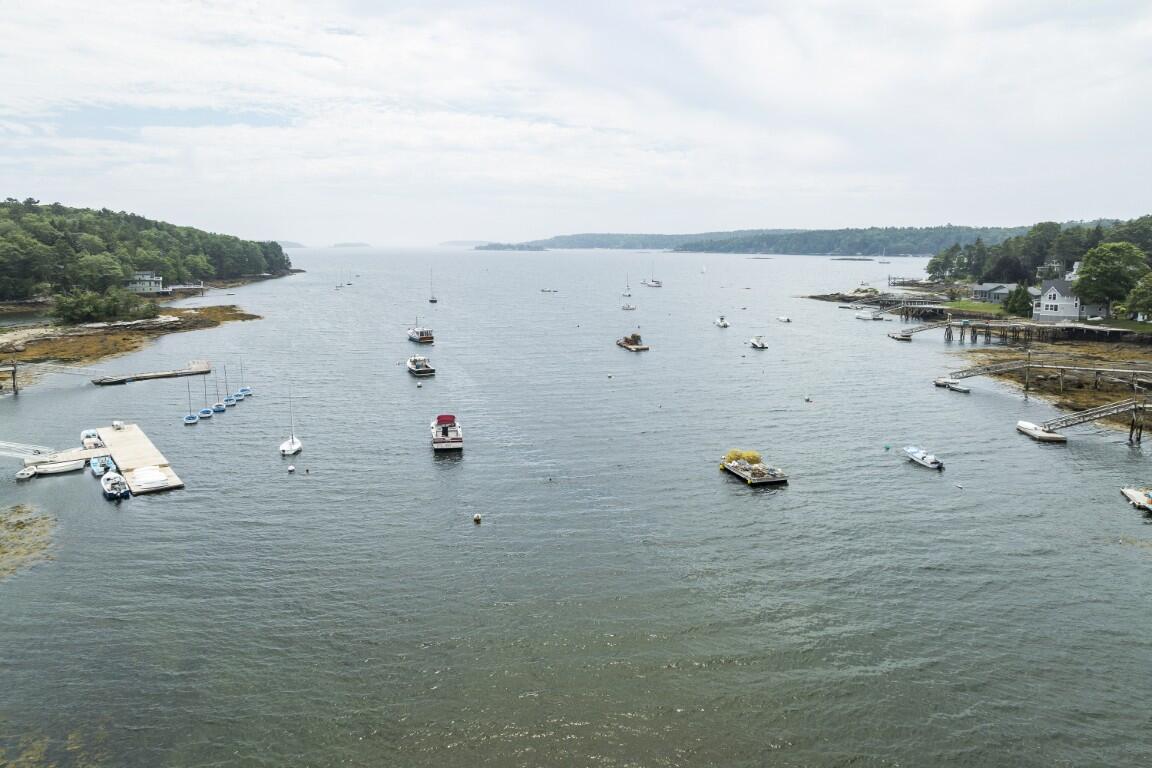 5 Massachusetts Avenue Boothbay ME 04544