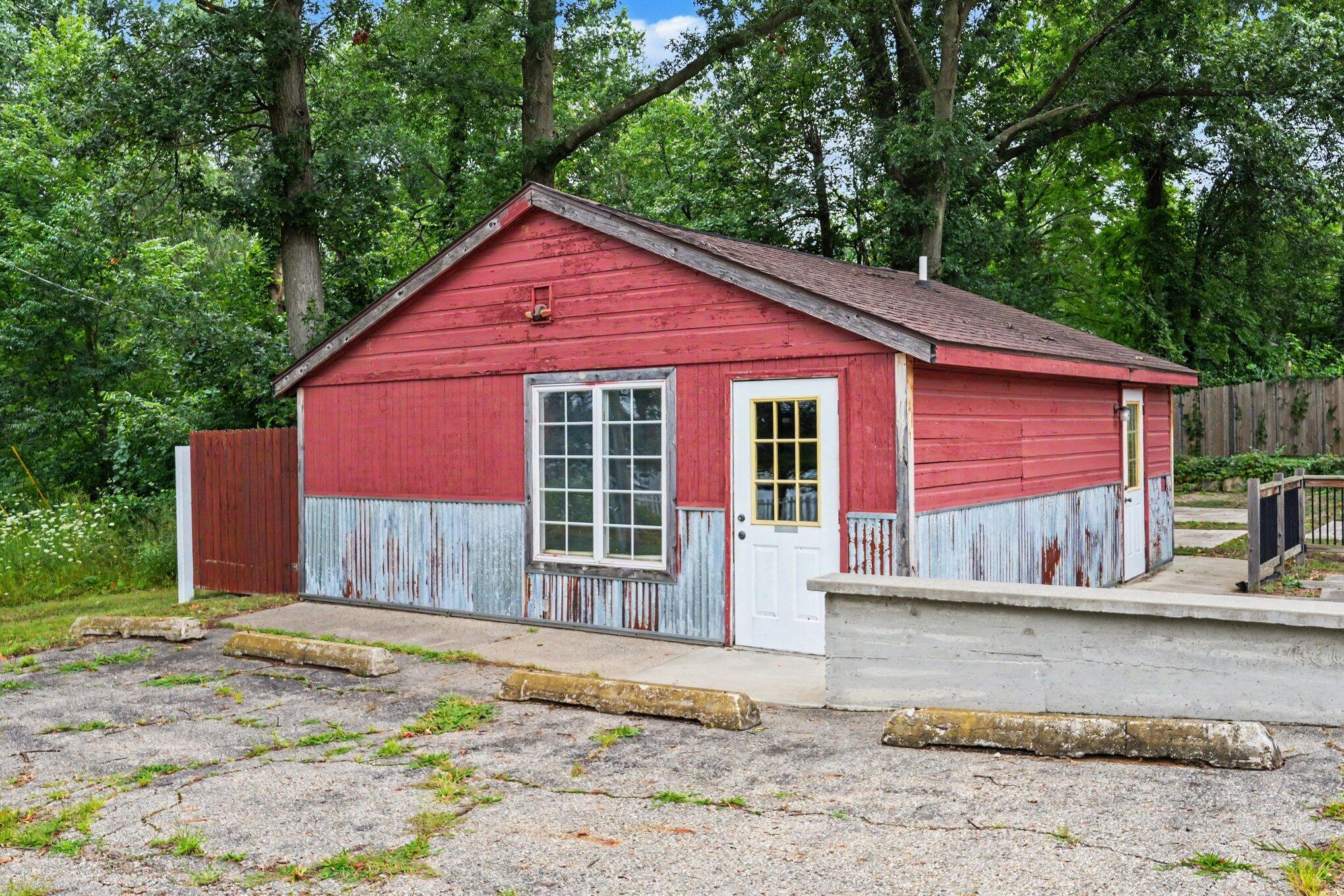 25020 May Street Edwardsburg MI 49112