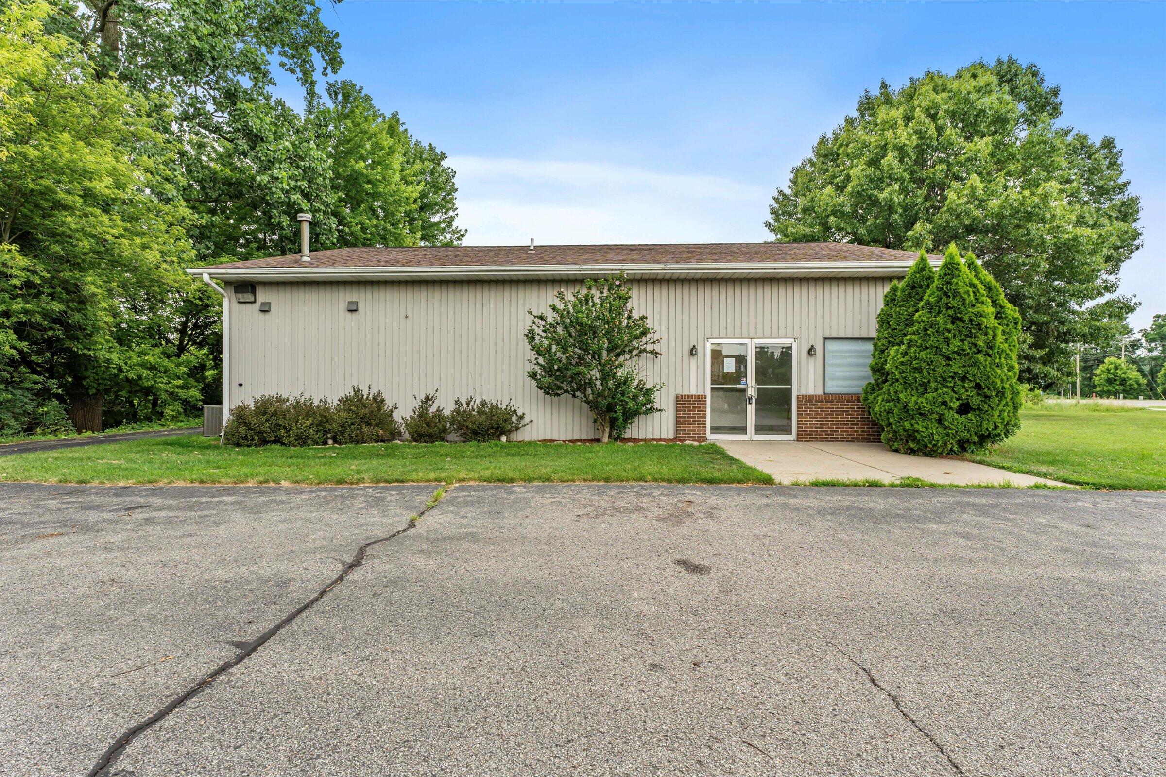 26285 East Shore Drive Edwardsburg MI 49112