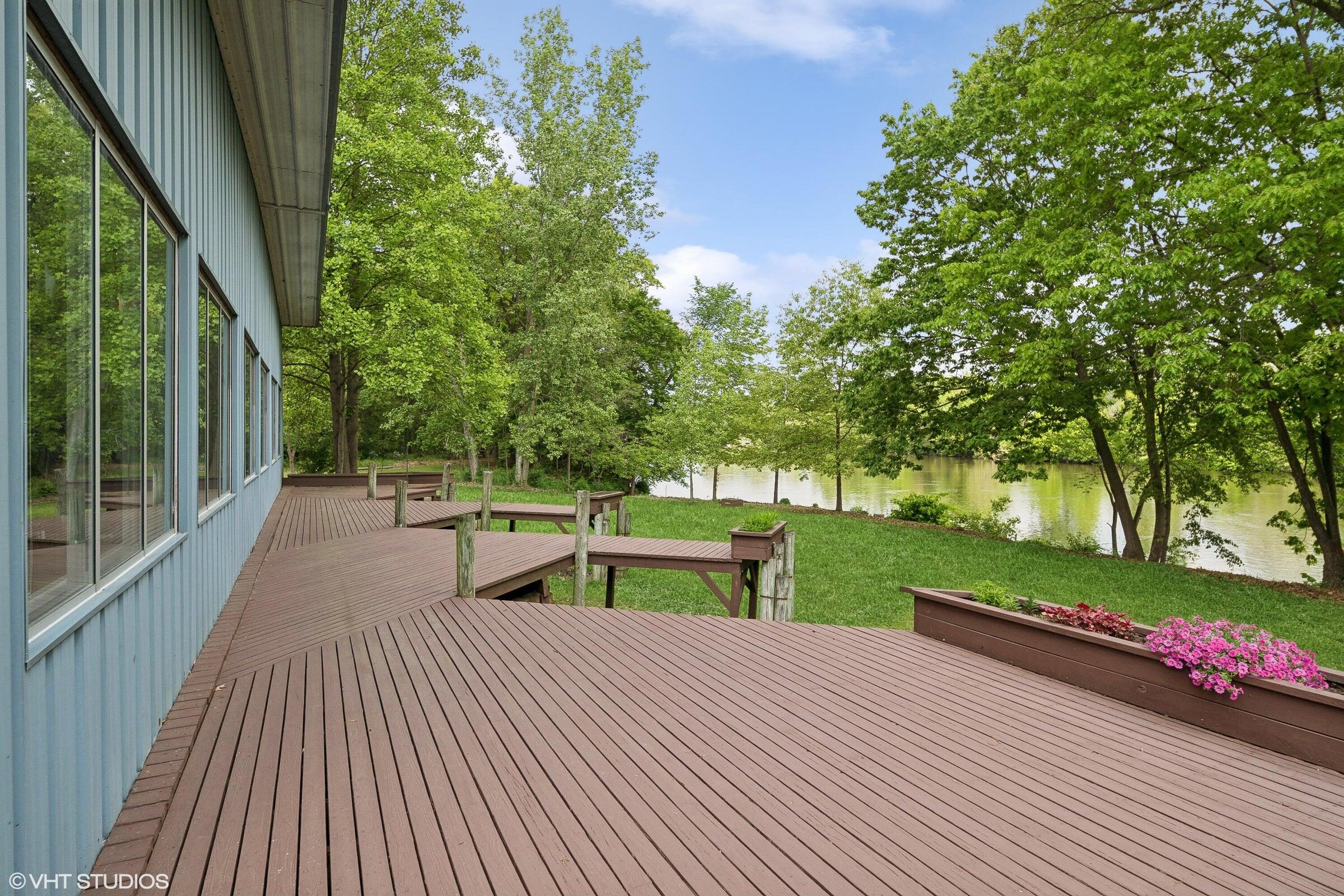 15437 Red Bud Trail N Buchanan MI 49107