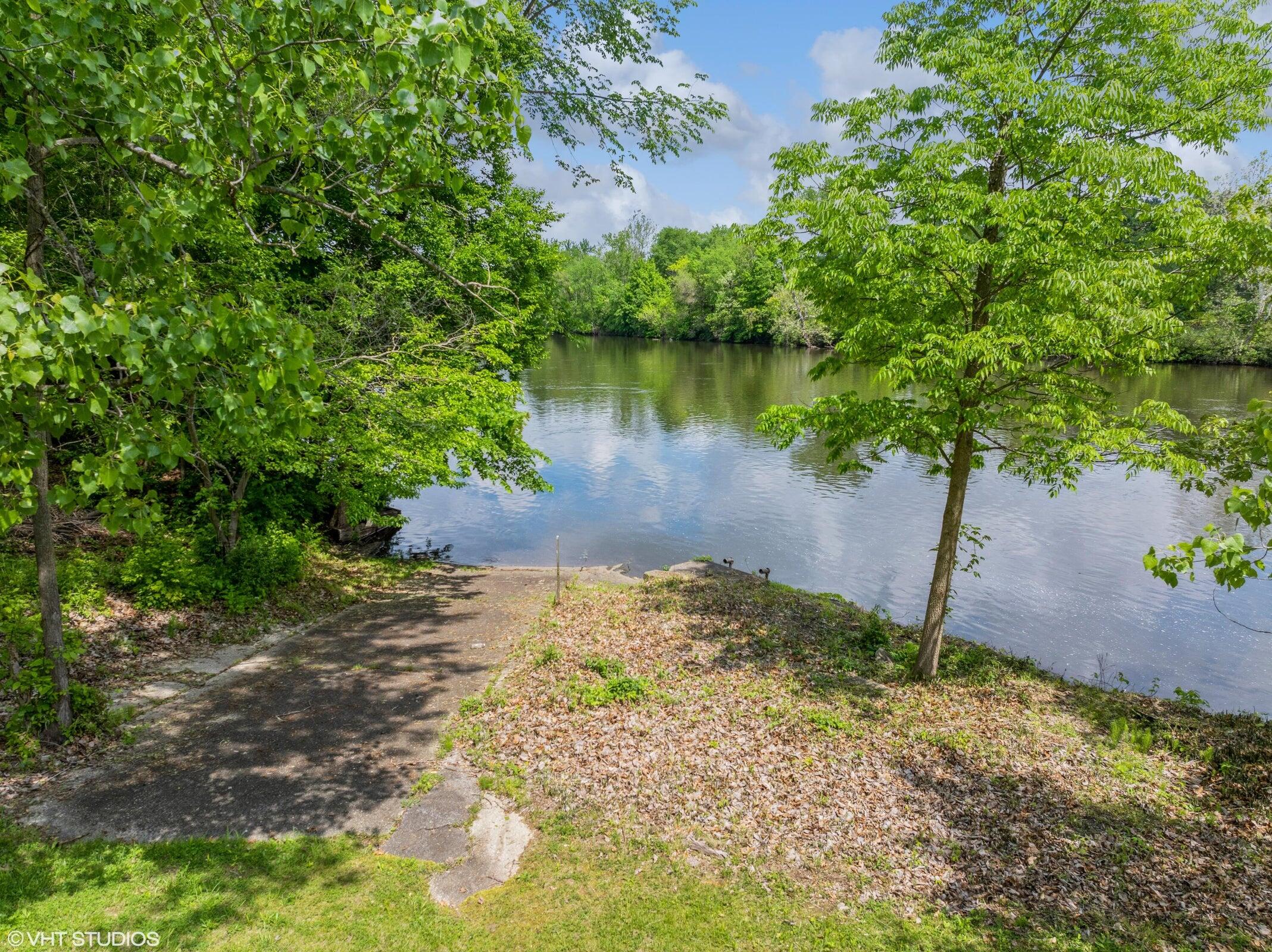15437 Red Bud Trail N Buchanan MI 49107