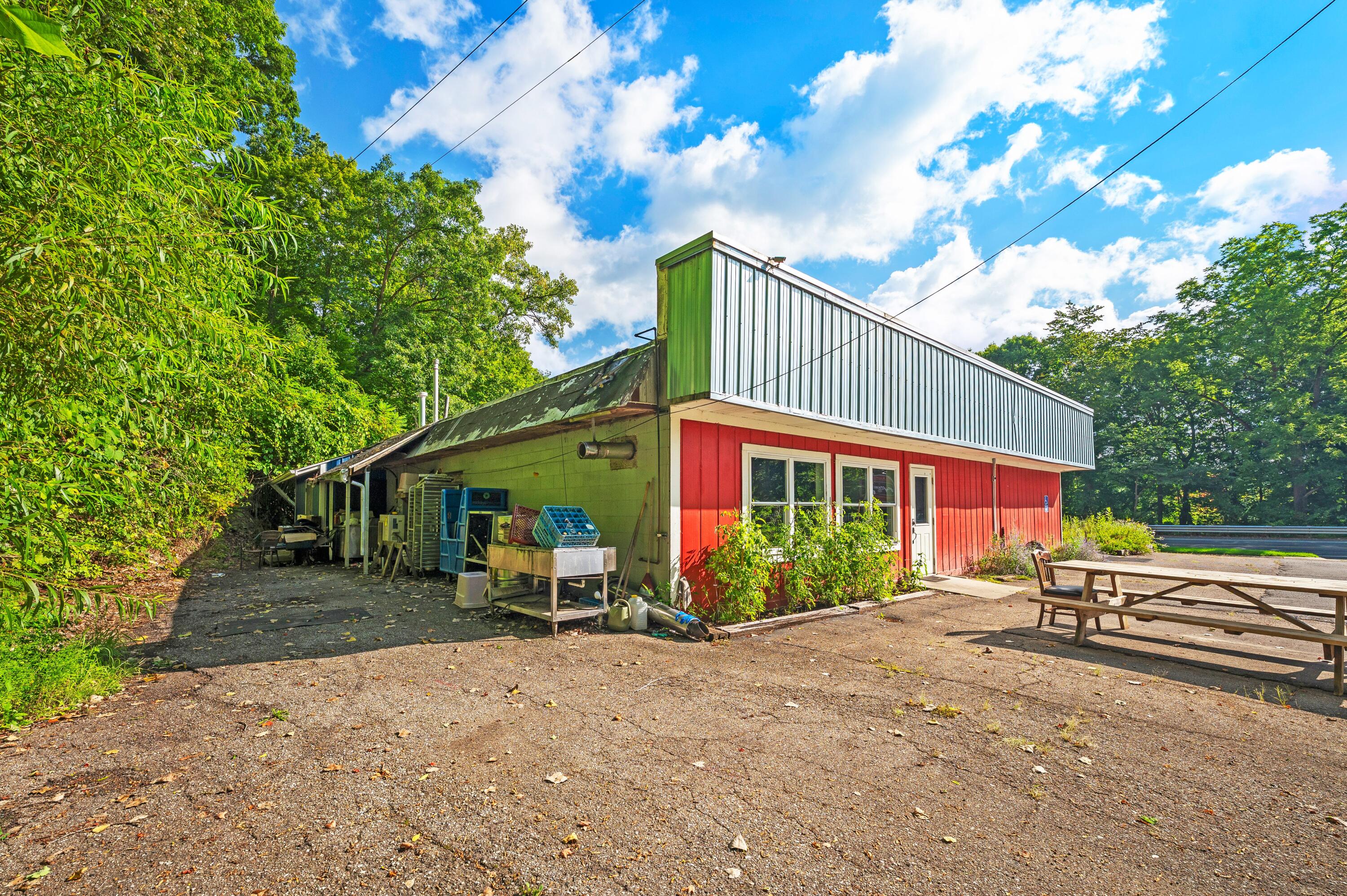 15212 N Red Bud Trail N Buchanan MI 49107