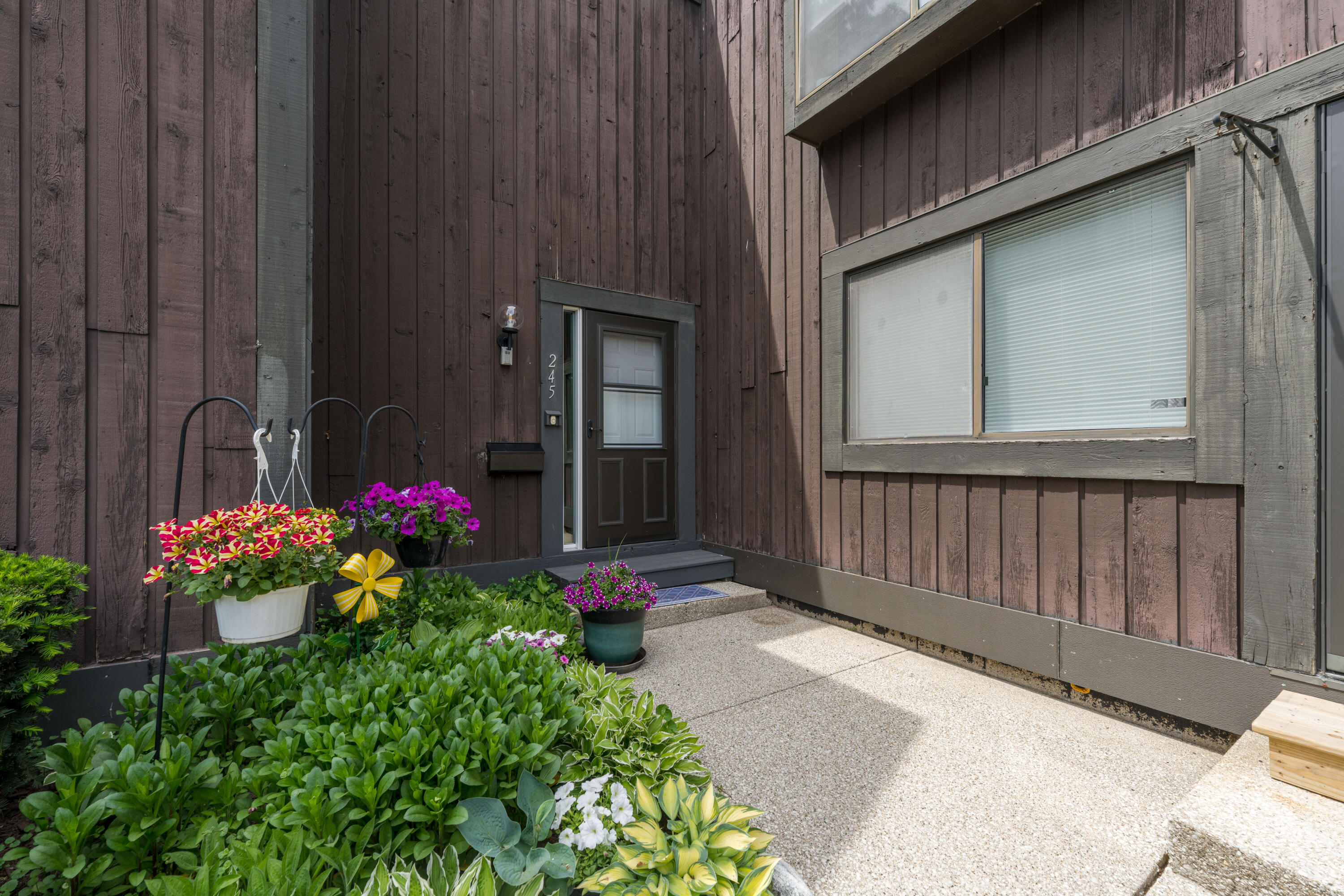 245 Ballantrae Court Kalamazoo MI 49006