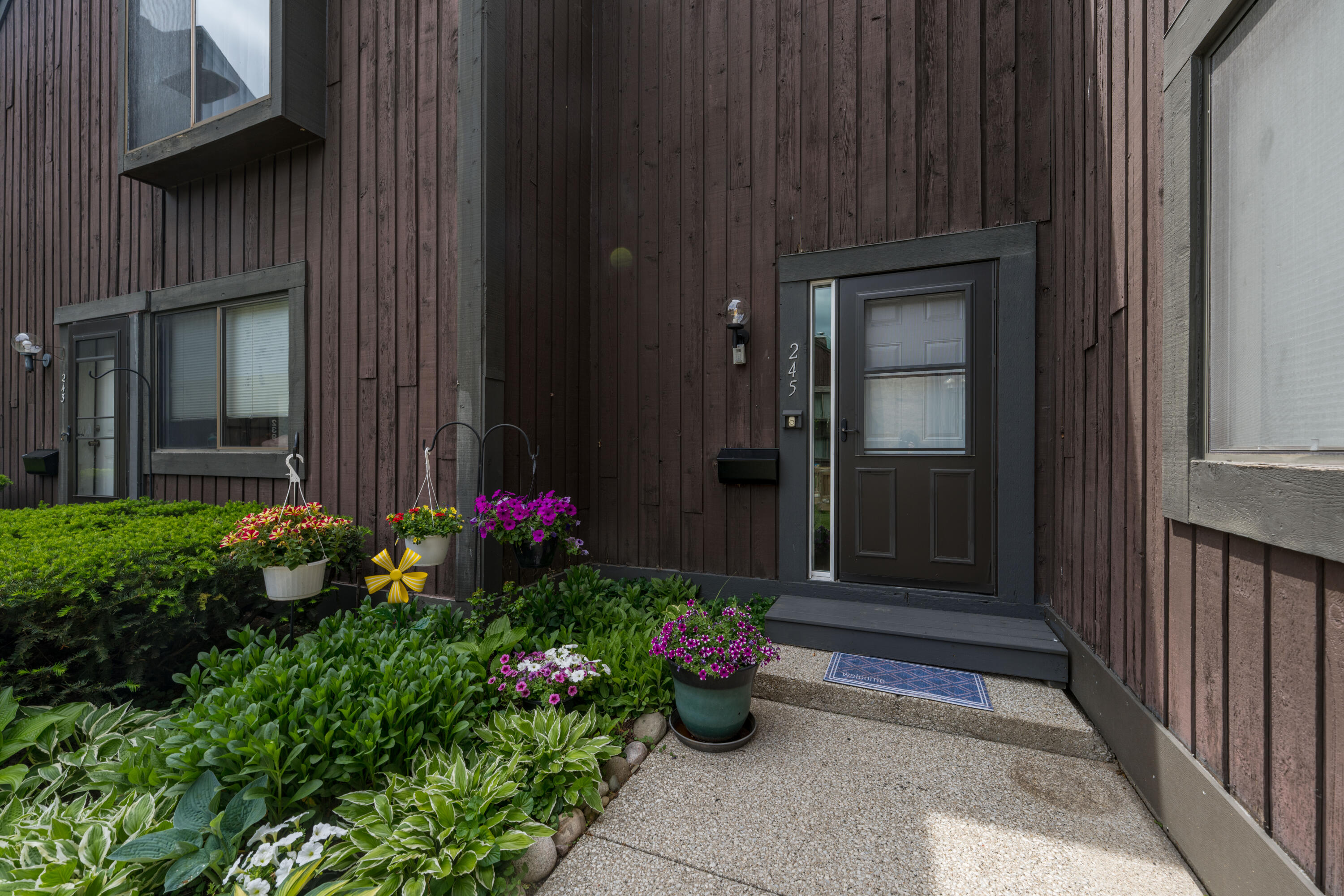 245 Ballantrae Court Kalamazoo MI 49006