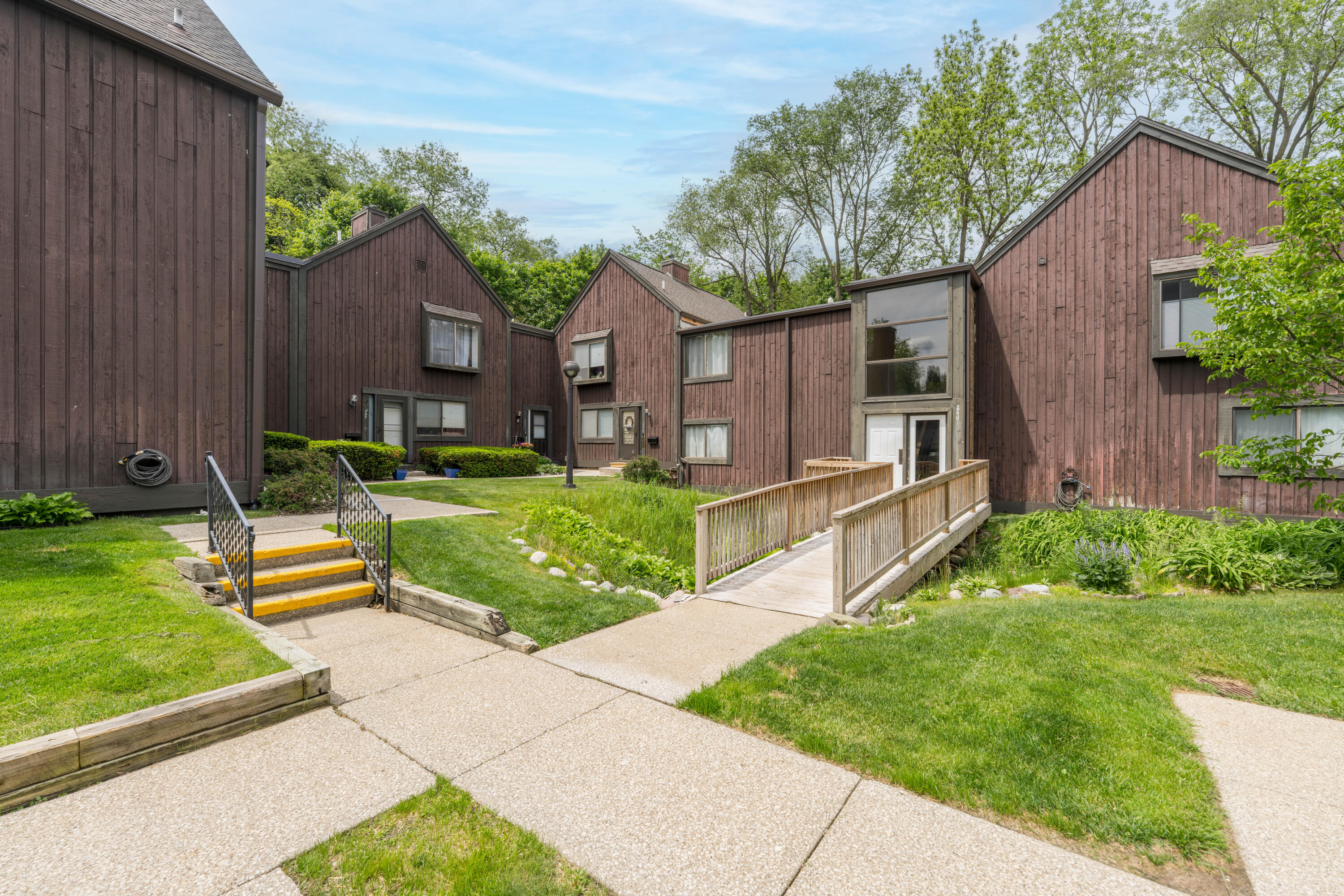 245 Ballantrae Court Kalamazoo MI 49006