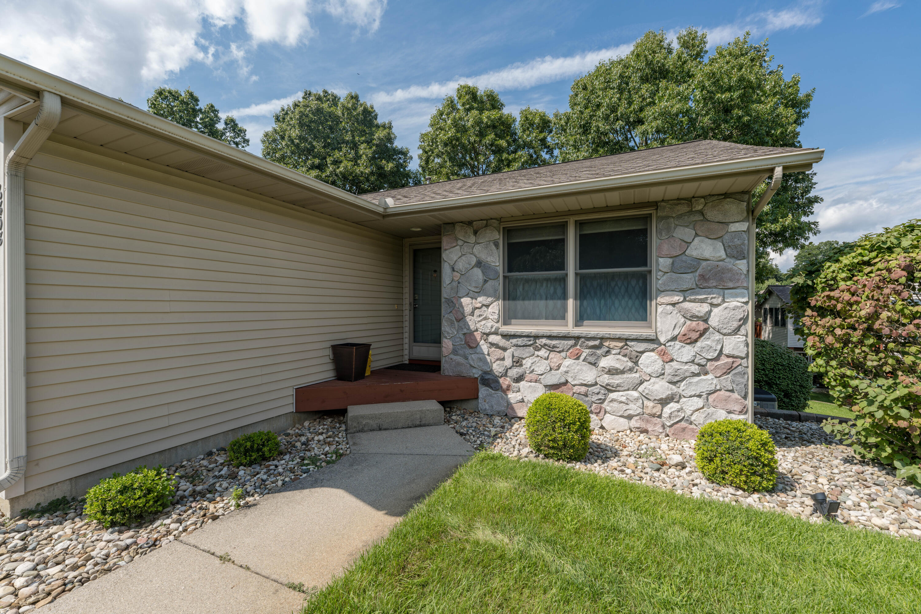 6808 Birdsong Avenue Kalamazoo MI 49009