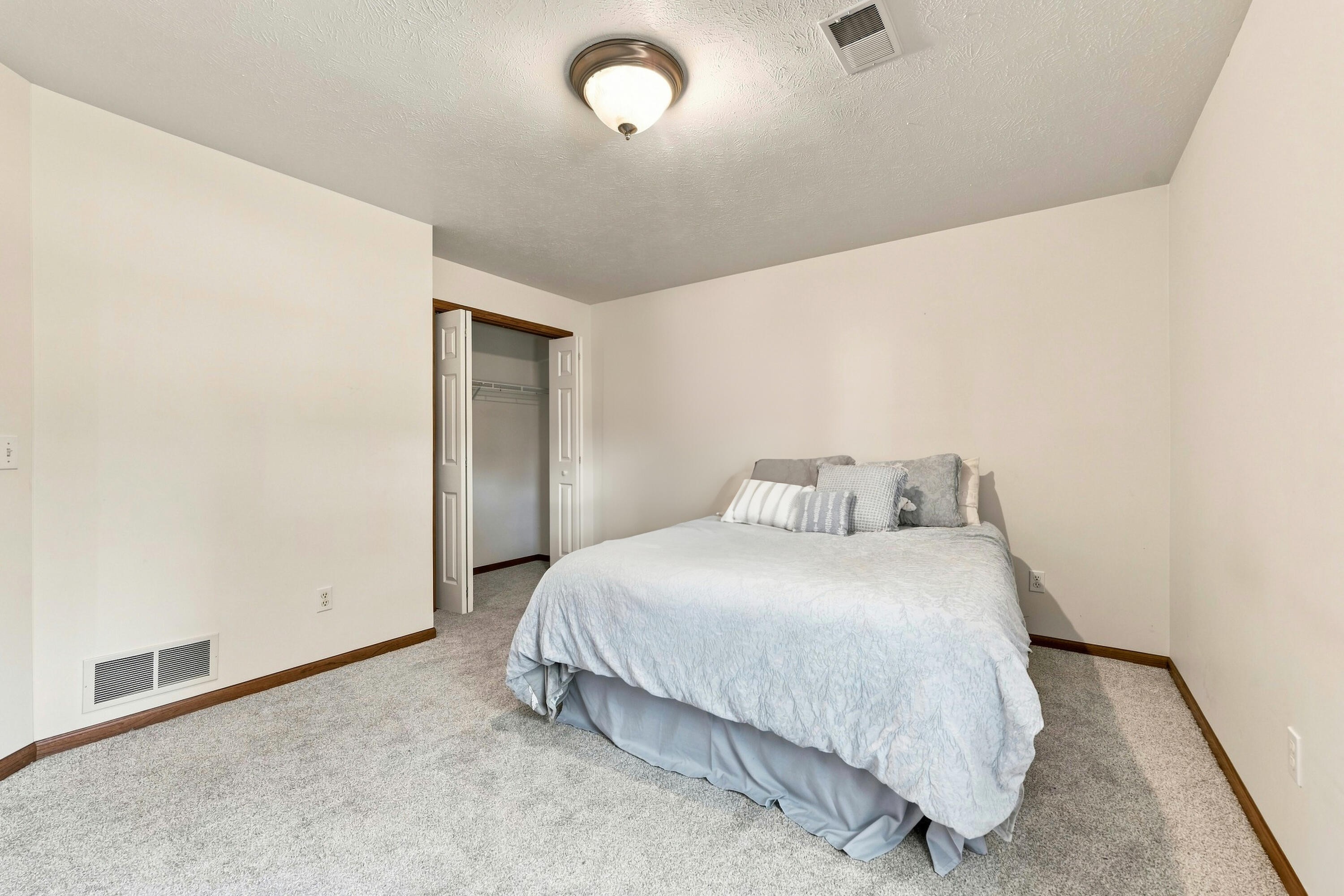 6808 Birdsong Avenue Kalamazoo MI 49009