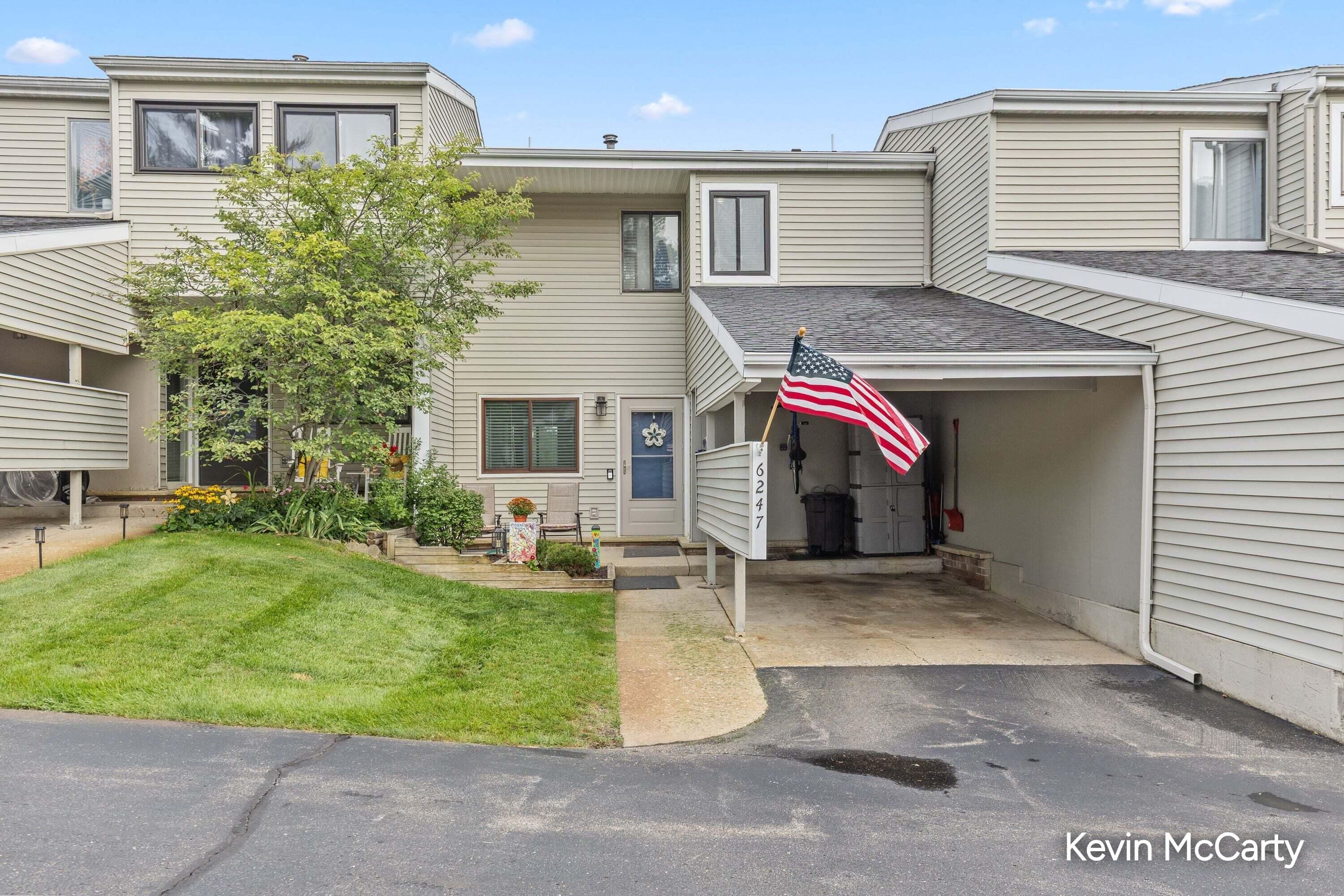 6247 Acropolis Drive SE Grand Rapids MI 49546