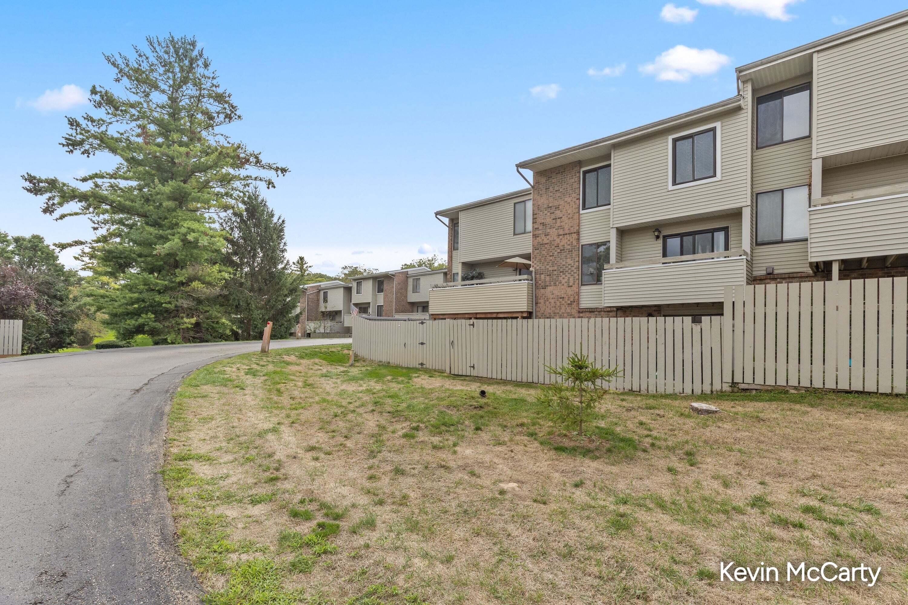6247 Acropolis Drive SE Grand Rapids MI 49546