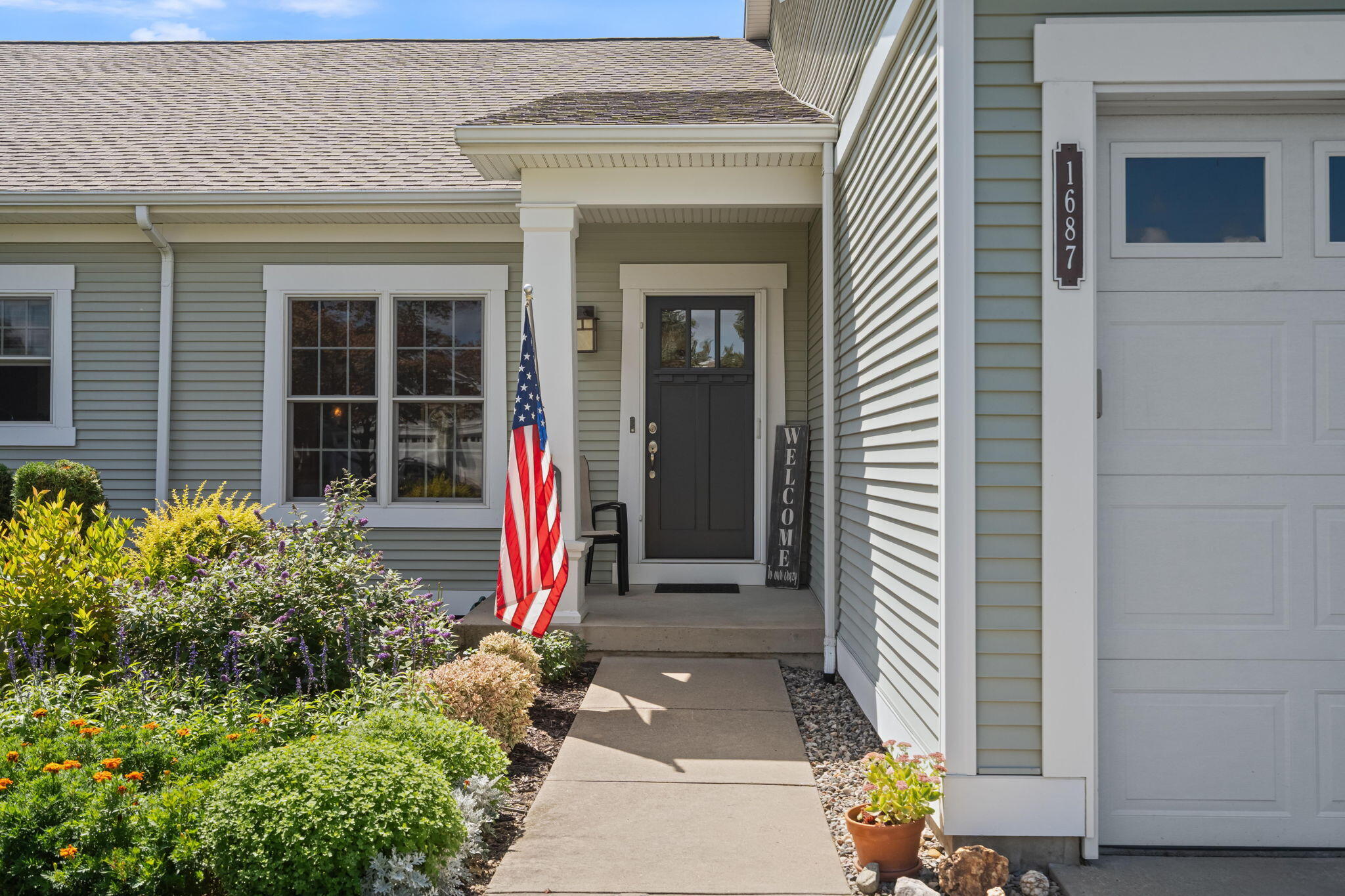 1687 S Trillium Circle Zeeland MI 49464