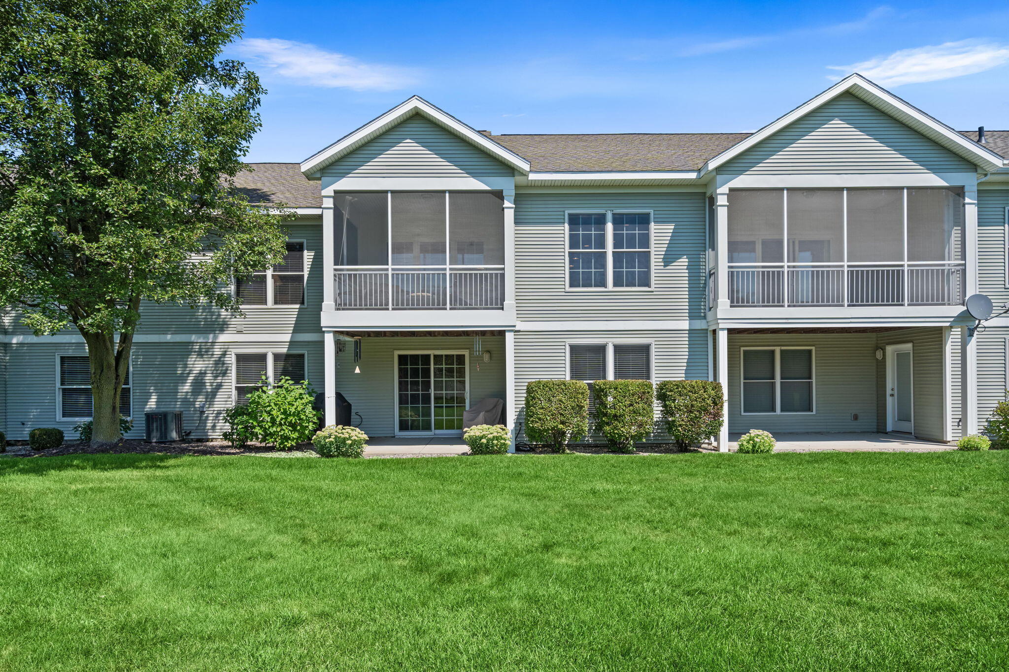 1687 S Trillium Circle Zeeland MI 49464