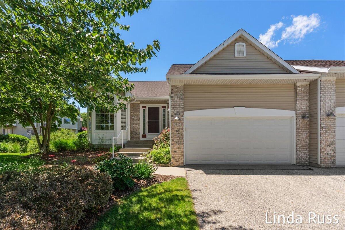 3912 Pemberton Drive SE Grand Rapids MI 49508