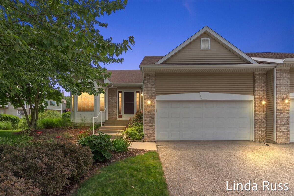 3912 Pemberton Drive SE Grand Rapids MI 49508