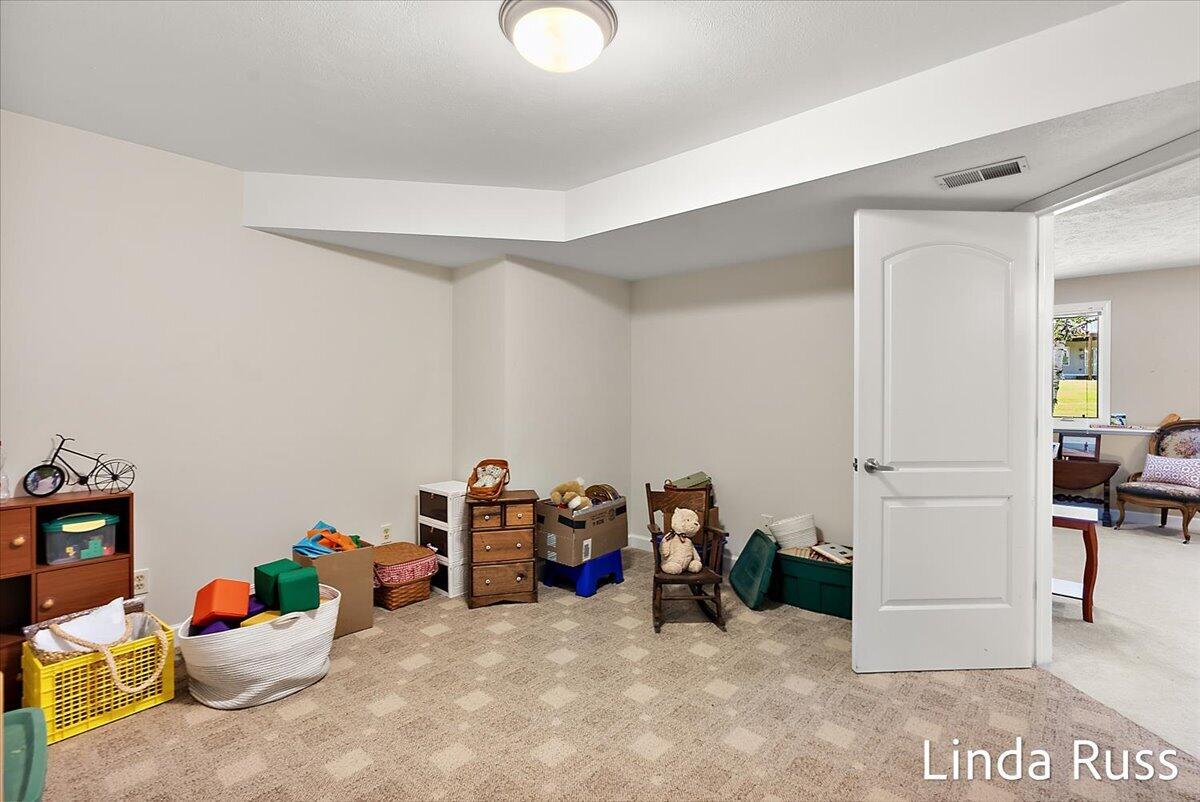 3912 Pemberton Drive SE Grand Rapids MI 49508
